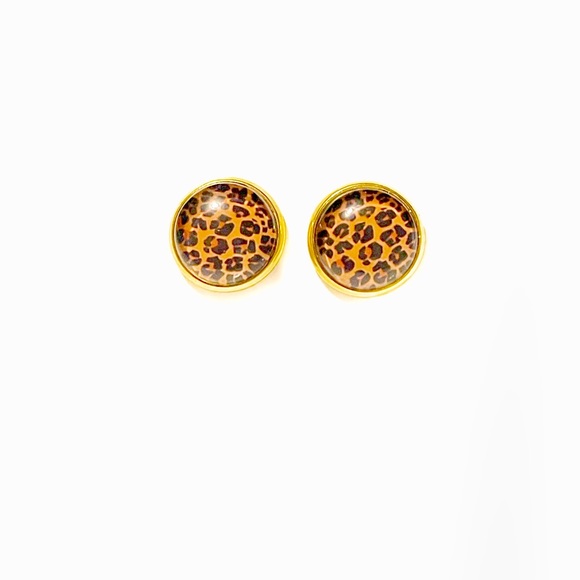 10/$10 Leopard print earrings, in gold toned bezel, NWT - Picture 3 of 5